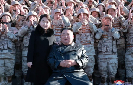 Kim Jong-un và "người kế nhiệm" con gái Kim Ju-ae qua ảnh