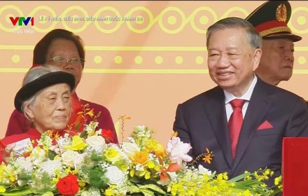 Cụ bà ngồi cạnh Tổng Bí thư Tô Lâm trong lễ diễu binh, diễu hành là ai?