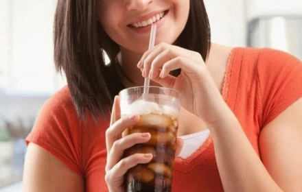 Uống đồ uống không đường có thể làm tăng lượng đường trong máu; "chế độ ăn uống lành mạnh" cực đoan có thể dẫn đến bệnh tật