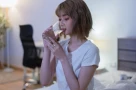 Bác sĩ cảnh báo người có chức năng thận kém sẽ gặp phải bất thường khi uống nước
