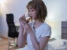 Bác sĩ cảnh báo người có chức năng thận kém sẽ gặp phải bất thường khi uống nước
