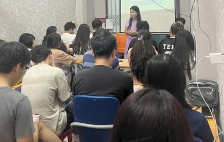 “Ở nhà với bố mẹ, ăn cơm ba bữa, được đi học mỗi ngày đã là một điều quá may mắn”