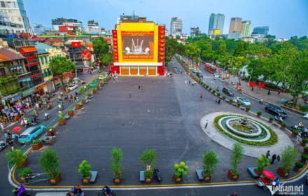 Quang cảnh khác lạ ở Quảng trường Đông Kinh Nghĩa Thục sau khi dỡ 'Hàm cá mập'