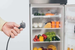 Di chuyển tủ lạnh bao lâu thì được cắm điện?