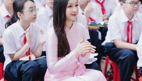 Đây là nguyên nhân khi đi khai giảng bố quên chụp ảnh cho con