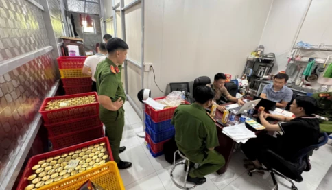 Phá đường dây làm giả yến chưng quy mô lớn, hàng ngàn người bị lừa