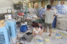 Pha axit bán làm giấm ăn hơn 1.000 lít mỗi ngày: Ác thế là cùng