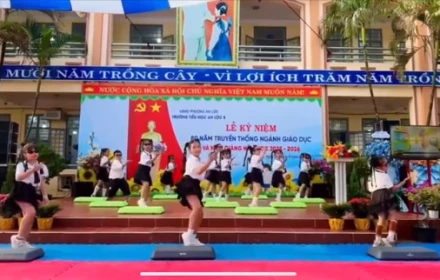 Cần chấn chỉnh các màn biểu diễn văn nghệ trong trường học