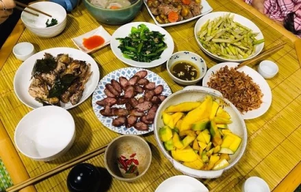 Ăn tối mấy giờ là muộn? Vì sao không nên ăn tối muộn?