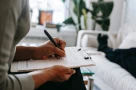 Vợ hối chồng ký đơn từ chối tài sản. Ký hay không?