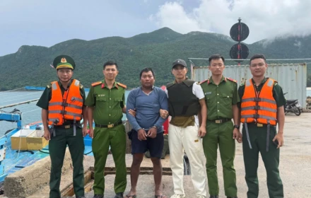 Bắt giữ khẩn cấp đối tượng bị truy nã lẩn trốn trên tàu cá ở Côn Đảo