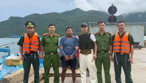 Bắt giữ khẩn cấp đối tượng bị truy nã lẩn trốn trên tàu cá ở Côn Đảo