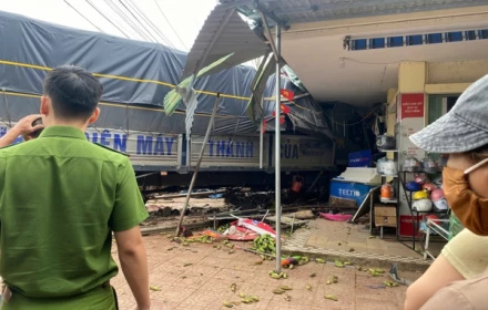 Xác định nguyên nhân ban đầu vụ xe tải lao vào chợ khiến nhiều người thương vong