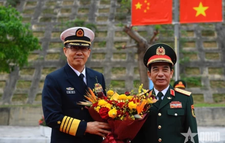 Bộ trưởng Quốc phòng Trung Quốc không đeo quân hàm, bạn có biết vì sao?