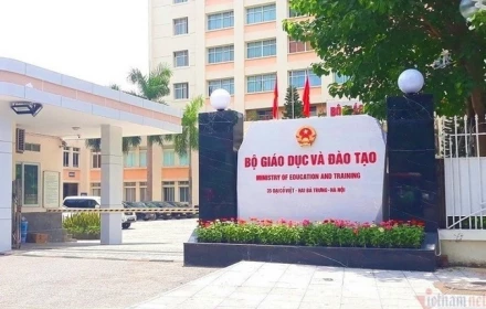 Bộ Giáo dục và Đào tạo có ý kiến sau vụ học sinh lớp 7 túm tóc dúi đầu cô giáo ngay trong lớp