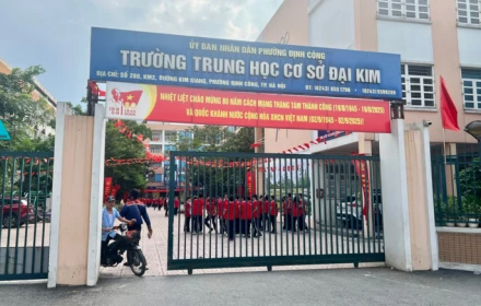 Nam sinh túm tóc, ghìm đầu cô giáo: Vì sao học sinh không can ngăn?