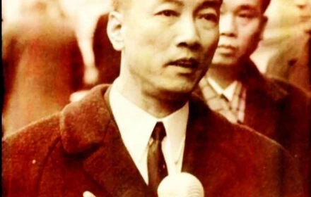 Hoa hậu Hà Kiều Anh sau khi xem “Mưa đỏ” đã viết về ông nội mình sâu sắc quá!