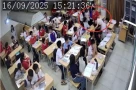 Vụ học sinh túm tóc, ấn đầu cô giáo: Người chia sẻ clip có vi phạm pháp luật?