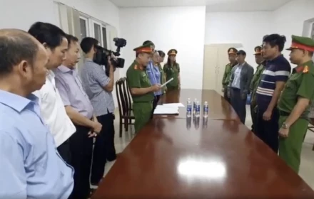 Bắt hai trưởng khoa bệnh viện Vụ máy tán sỏi hỏng gần 2 năm, bệnh viện vẫn cho 500 bệnh nhân được tán sỏi