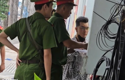 Nóng! Hình cảnh mới nhất ca sĩ Ưng Hoàng Phúc đến Công an TPHCM làm việc
