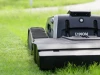 Robot cắt cỏ có thể leo dốc vượt đèo, nhận diện chướng ngại vật