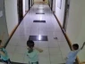 3 bé trai ném dép vô tình làm hỏng 2 thang máy ở Hà Nội, xôn xao tin đồn 'đền' 2 tỷ