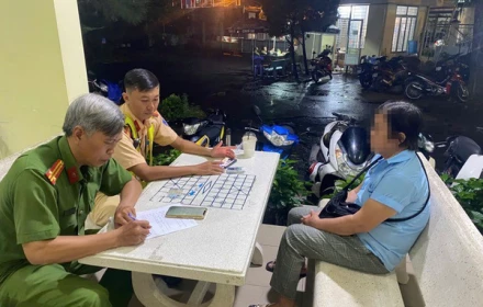 Mời làm việc vụ người phụ nữ rải “bột lạ” ở TP HCM