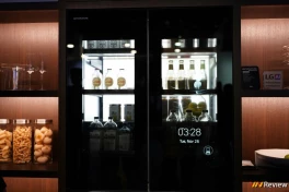 Trải nghiệm tủ lạnh tích hợp màn hình OLED T trong suốt của LG tại CES 2025: Khi công nghệ giúp con người “giao tiếp” với thực phẩm