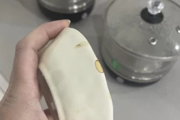 Nguyên nhân máy rửa bát rửa xong có những vệt sẫm màu như thế này