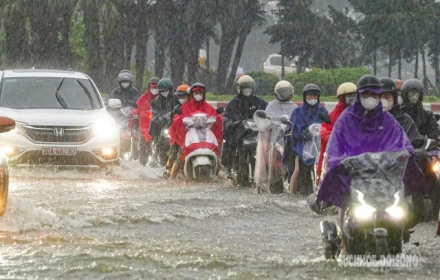Vì sao Hà Nội mưa không ngớt suốt cả ngày 30/9 dù bão số 10 đã sang Lào?