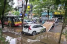 Hà nội hậu mưa bão: 🛑 Nhiều ô tô chết máy vẫn nằm chắn ngang đường