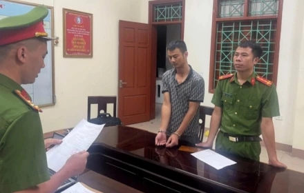 Nóng! Tạm giữ đối tượng “đầu gấu” dùng thắt lưng đánh, bắt tài xế xe buýt quỳ giữa đường
