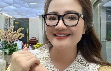 Rải tiền, tặng ô tô, khoe có 4 nhà máy, tuyên bố bỏ 100 tỷ mua công thức thuốc xương khớp: Hàng loạt bê bối của Hoàng Hường trước khi bị bắt 👇