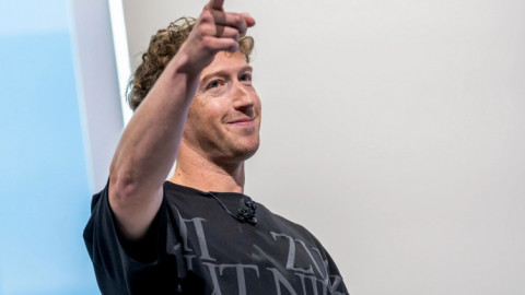 Mark Zuckerberg lột bỏ mặt nạ