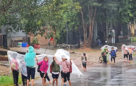 Tin mới nhất: Hiệu trưởng ở Hà Nội tự quyết định cho học sinh nghỉ hay đi học ngày 7/10