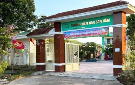 Cách chức nữ hiệu trưởng lơ là để giáo viên bị chậm lương