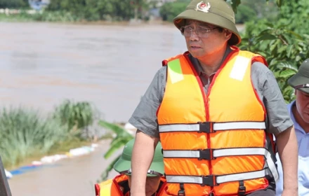 Thủ tướng Phạm Minh Chính thị sát, kiểm tra tại khu vực cầu Bến Tượng qua sông Cầu