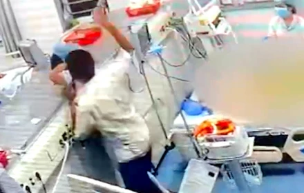 Bác sĩ chưa kịp giải thích tình trạng bệnh, người đàn đã quát tháo, chửi mắng và tát liên tiếp nữ điều dưỡng