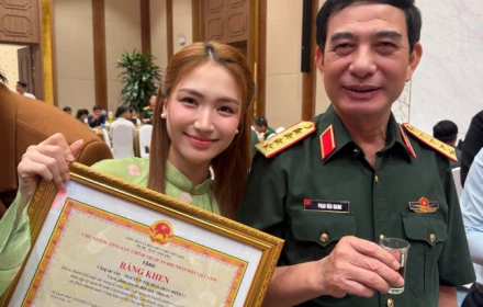 Hòa Minzy ủng hộ quê hương Bắc Ninh 500 triệu