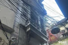 Vụ cháy 5 người chết ở Hà Nội: Hàng xóm kể chi tiết 2 xe máy bốc cháy, phun lửa