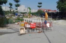Ô tô bị sụp hố, xe cứu hộ đến cũng sa lầy
