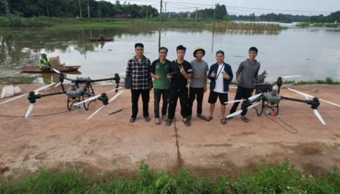Nguyễn Đại Phát, SN 2006 đem drone giá 400 triệu "cứu" người bị cô lập ở vùng lũ Bắc Ninh