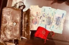 Nhật được túi 60 triệu và vàng trong lũ, nộp công an trả người bị mất