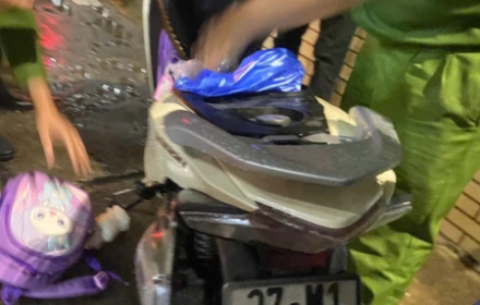 3 bố con nghi nhảy xuống sông Lam, trên cầu để lại 2 ba lô học sinh