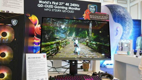MSI trình làng Màn hình 27” 4K 240Hz và 27” QHD 500Hz QD-OLED đầu tiên trên thế giới tại CES 2025