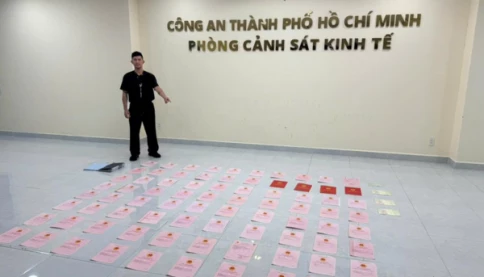 Tiền làm giàu bất chính dùng sưu tập sổ đỏ, vàng miếng bảo sao bất động sản, vàng giá trên trời!