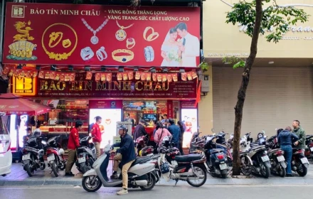 Giá vàng đã quá cao, có nên xếp hàng mua lúc này nếu có tiền mặt?