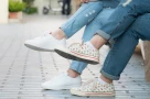Vì sao người xưa nói “Cây rung lá rụng, chân rung phúc bạc”?