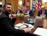 Zelensky "tội nghiệp" lại bị Trump trêu chọc