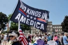 Biểu tình "Nước Mỹ không Vua" rầm rộ khắp Mỹ phản đối chính sách của ông Trump